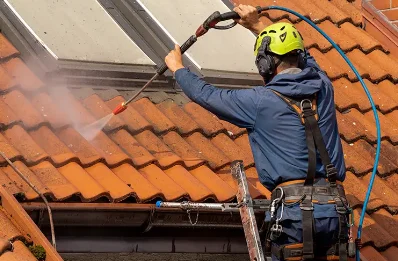Démoussage et hydrofuge de toiture à Étroussat